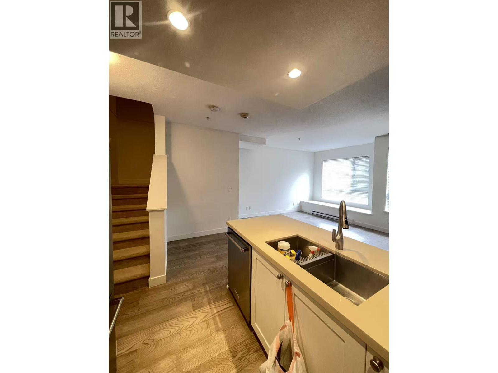 3211 Noel Drive, Burnaby, British Columbia  V3J 0G8 - Photo 4 - R3099158