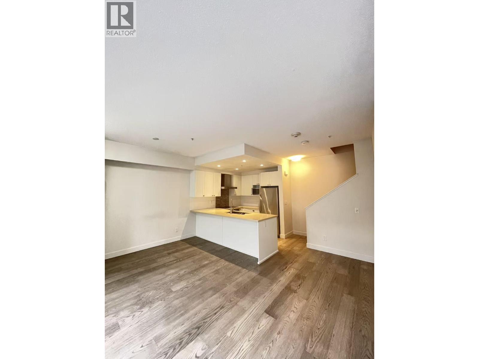 3211 Noel Drive, Burnaby, British Columbia  V3J 0G8 - Photo 3 - R3099158