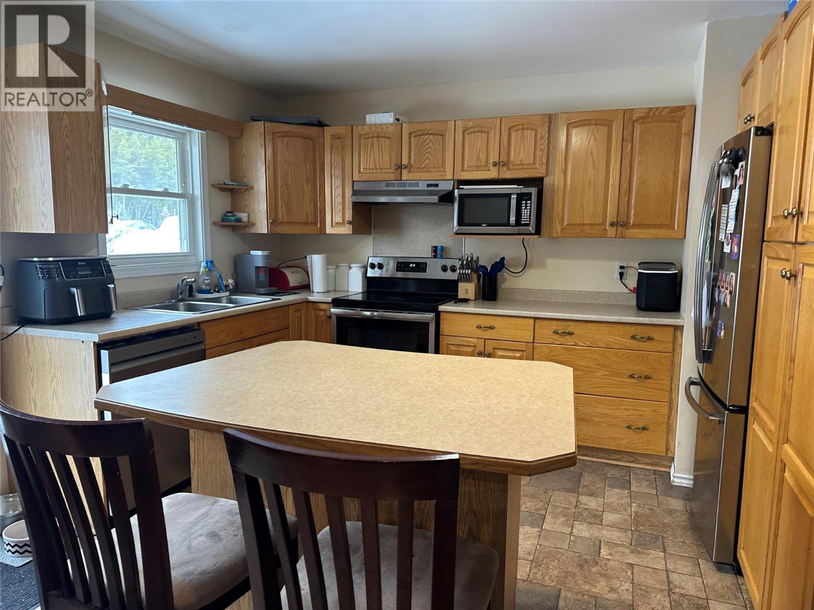 1383 Needles Crescent, Elkford, British Columbia  V0B 1H0 - Photo 2 - 10378799