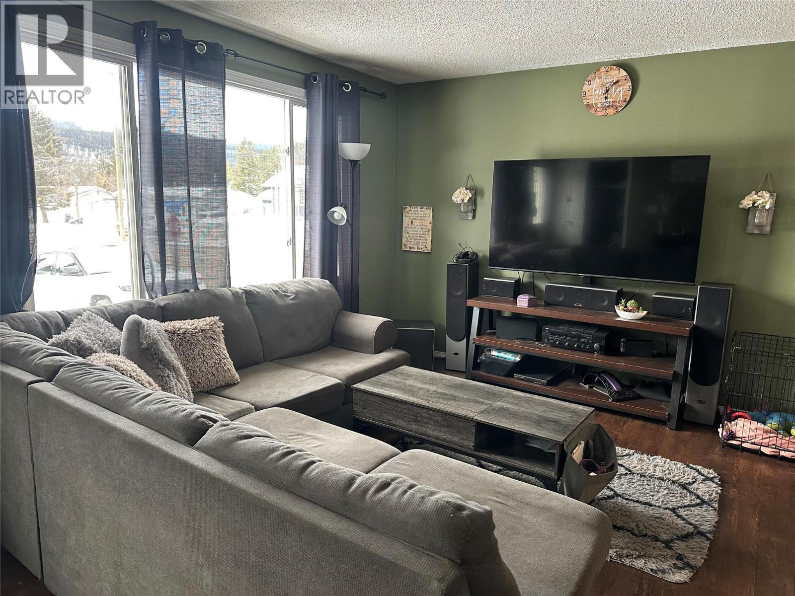 1383 Needles Crescent, Elkford, British Columbia  V0B 1H0 - Photo 3 - 10378799