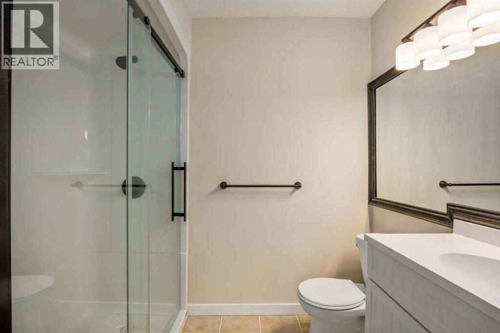 131 Stratton Crescent Sw, Calgary, Alberta  T3H 1T7 - Photo 12 - A2293052