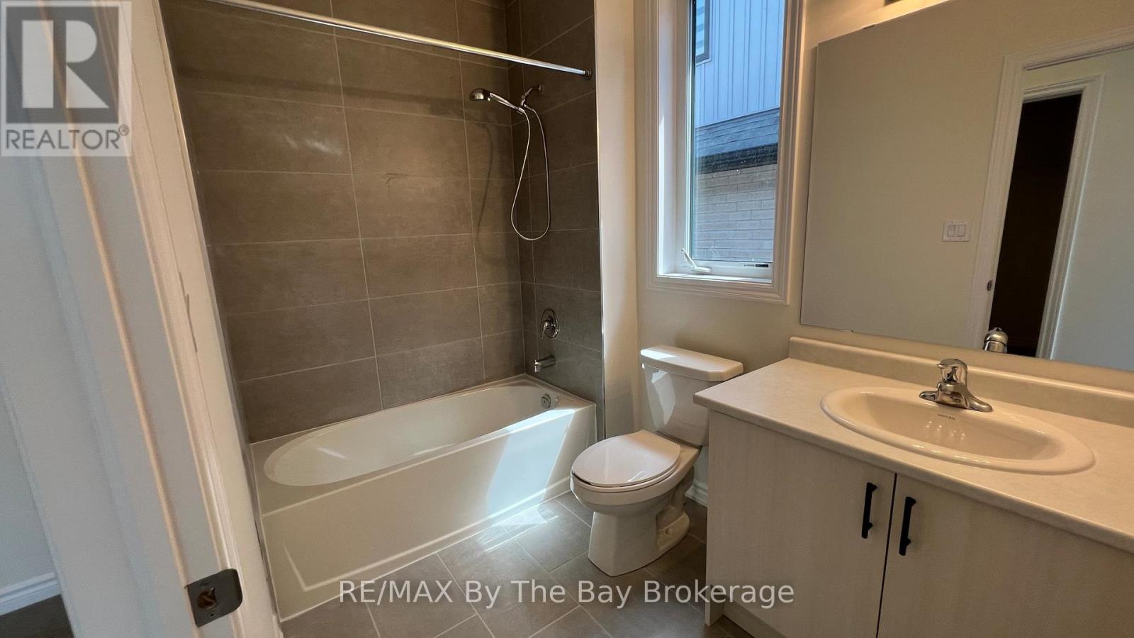 7 Rosanne Circle, Wasaga Beach, Ontario  L9Z 0N5 - Photo 12 - S12881516