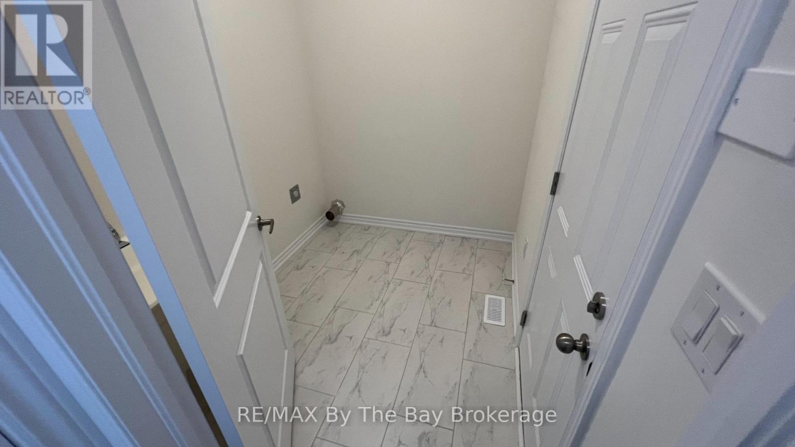 7 Rosanne Circle, Wasaga Beach, Ontario  L9Z 0N5 - Photo 19 - S12881516