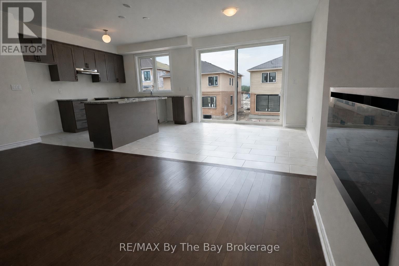 7 Rosanne Circle, Wasaga Beach, Ontario  L9Z 0N5 - Photo 7 - S12881516