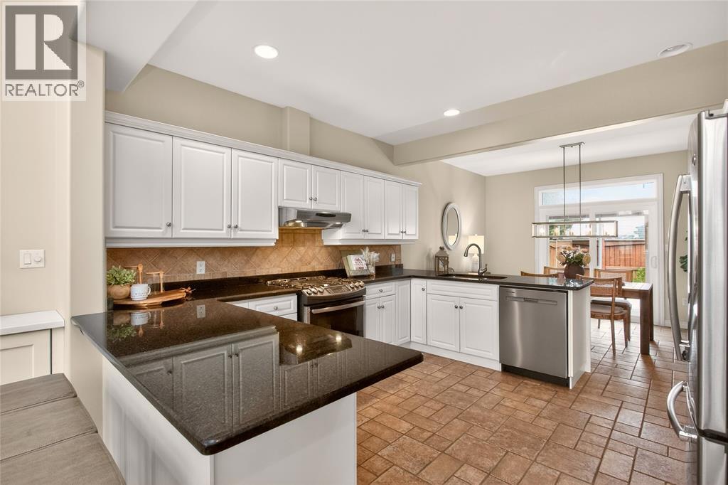 2016 Thelma Avenue, Sarnia, Ontario  N0N 1C0 - Photo 12 - 26005151