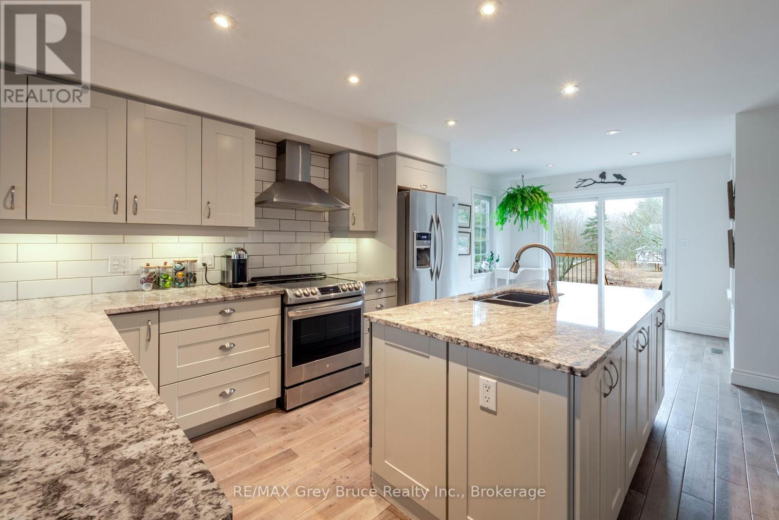 243009 21 Side Road, Meaford, Ontario  N4K 5N3 - Photo 18 - X12881514