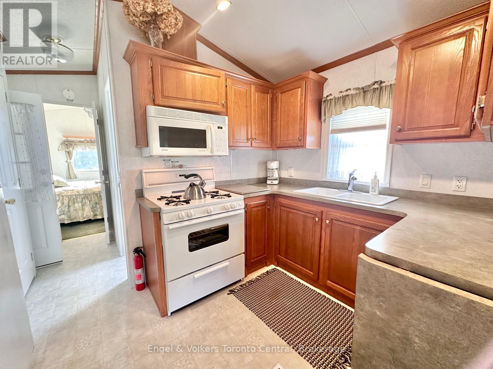 B6 - 7489 Sideroad 5 E, Wellington North, Ontario  N0G 2L0 - Photo 17 - X12881548