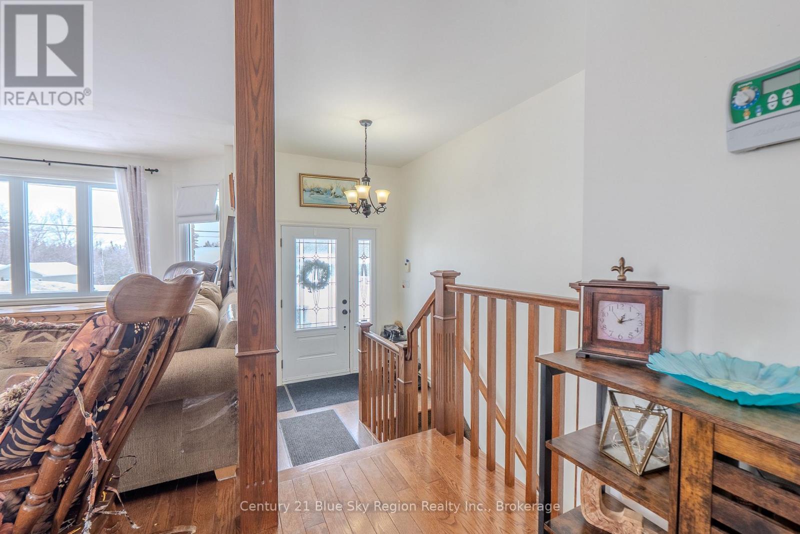 166 Carmichael Drive, North Bay (Airport), Ontario  P1B 8G2 - Photo 2 - X12880708