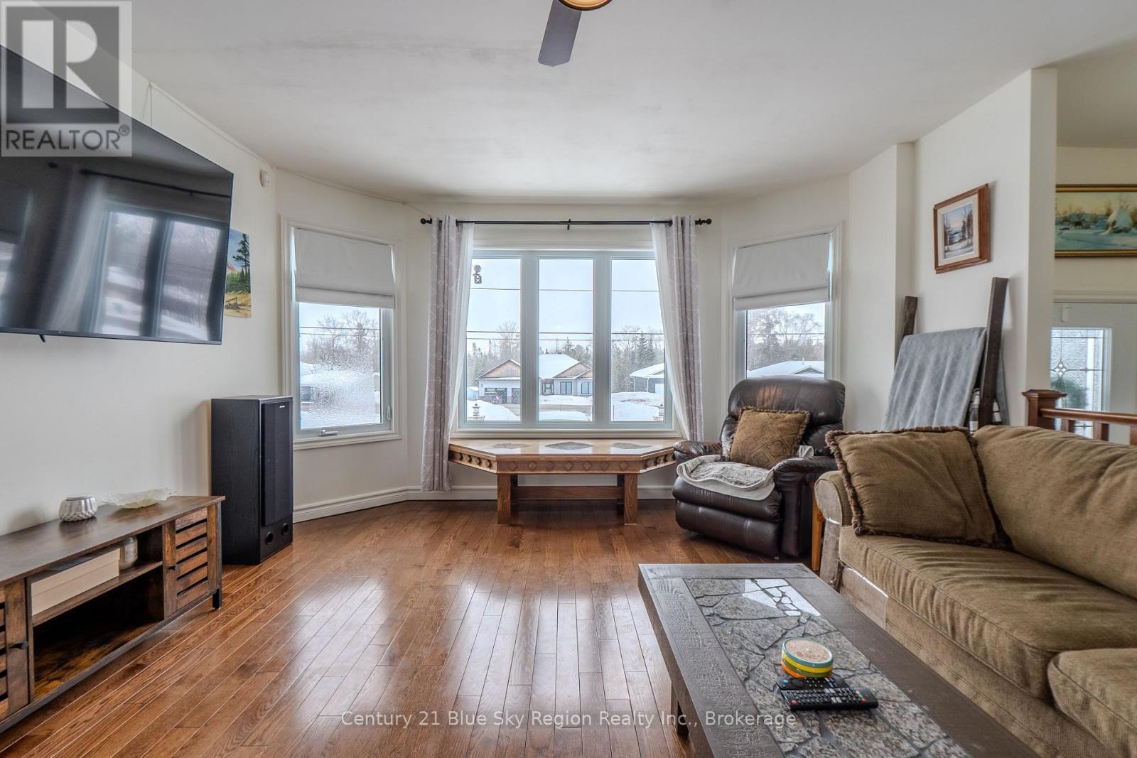 166 Carmichael Drive, North Bay (Airport), Ontario  P1B 8G2 - Photo 11 - X12880708