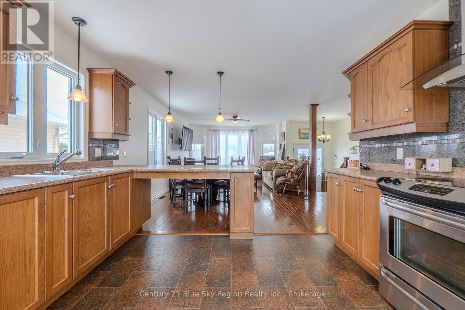 166 Carmichael Drive, North Bay (Airport), Ontario  P1B 8G2 - Photo 5 - X12880708