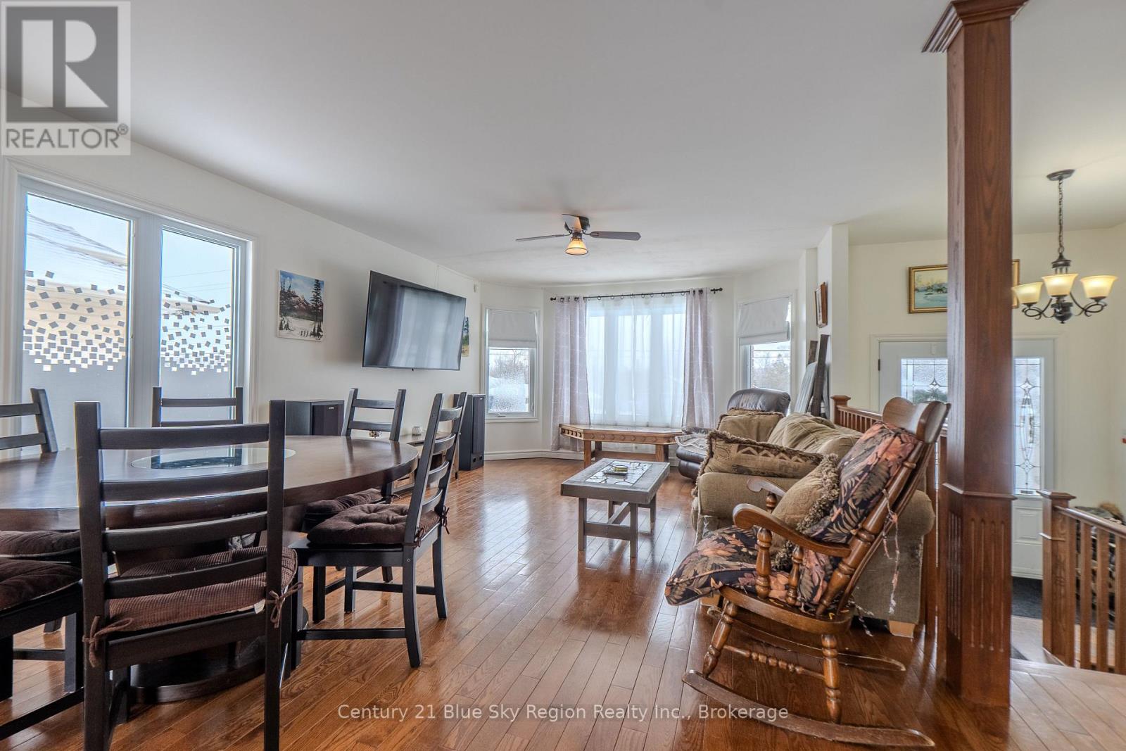 166 Carmichael Drive, North Bay (Airport), Ontario  P1B 8G2 - Photo 9 - X12880708