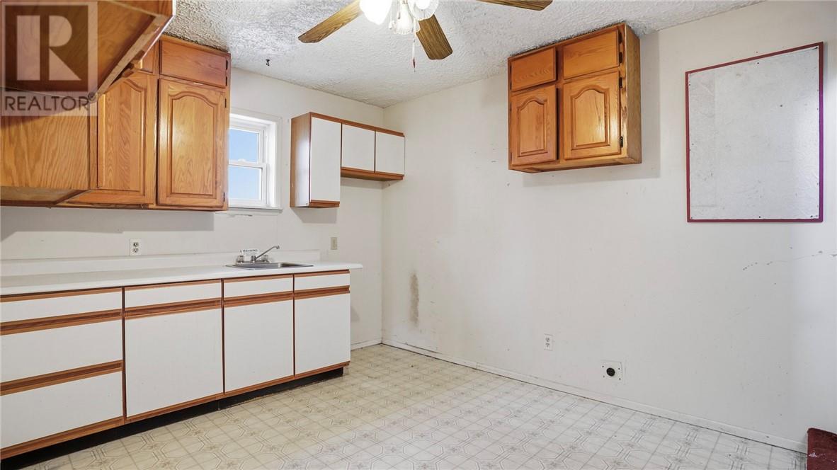 40 Laberge Lane, Greater Sudbury, Ontario  P3B 3S2 - Photo 2 - 2126800