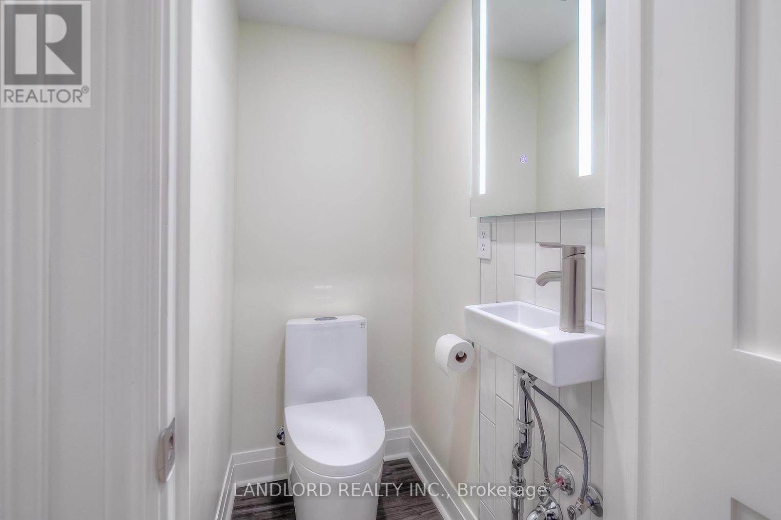 8 Draper Street, Toronto, Ontario  M5V 2M4 - Photo 10 - C12881460