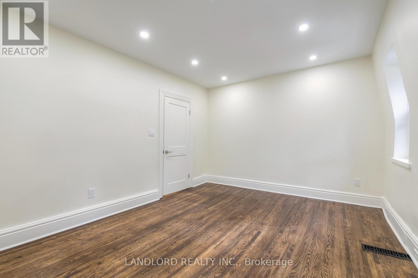 8 Draper Street, Toronto, Ontario  M5V 2M4 - Photo 14 - C12881460