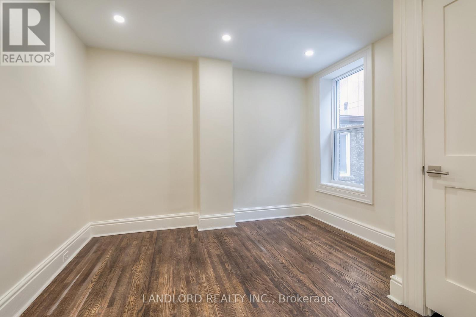 8 Draper Street, Toronto, Ontario  M5V 2M4 - Photo 16 - C12881460