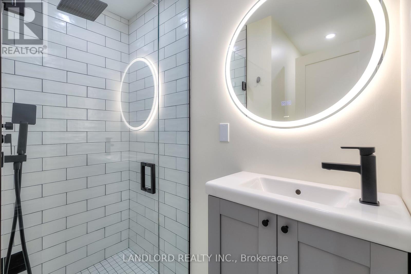 8 Draper Street, Toronto, Ontario  M5V 2M4 - Photo 17 - C12881460