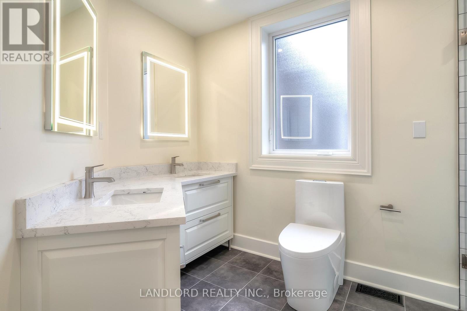 8 Draper Street, Toronto, Ontario  M5V 2M4 - Photo 18 - C12881460