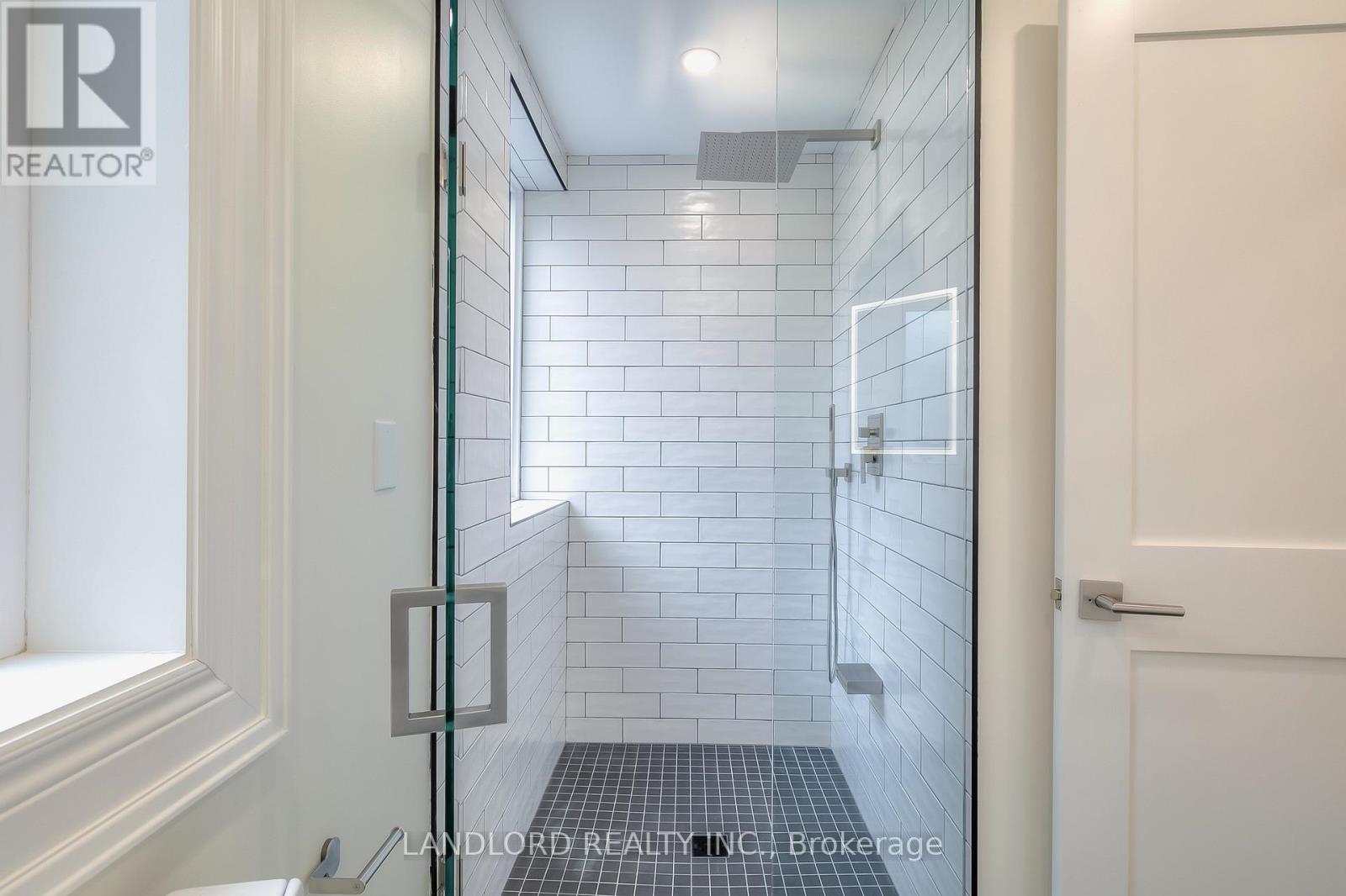 8 Draper Street, Toronto, Ontario  M5V 2M4 - Photo 19 - C12881460