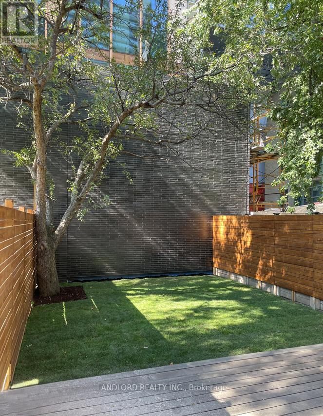 8 Draper Street, Toronto, Ontario  M5V 2M4 - Photo 32 - C12881460