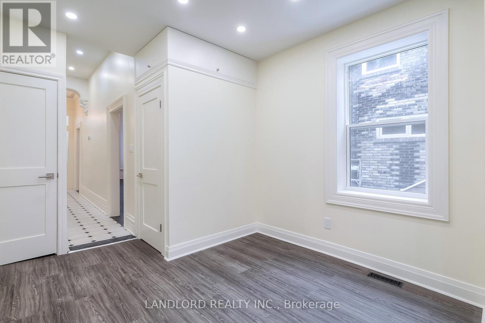 8 Draper Street, Toronto, Ontario  M5V 2M4 - Photo 5 - C12881460