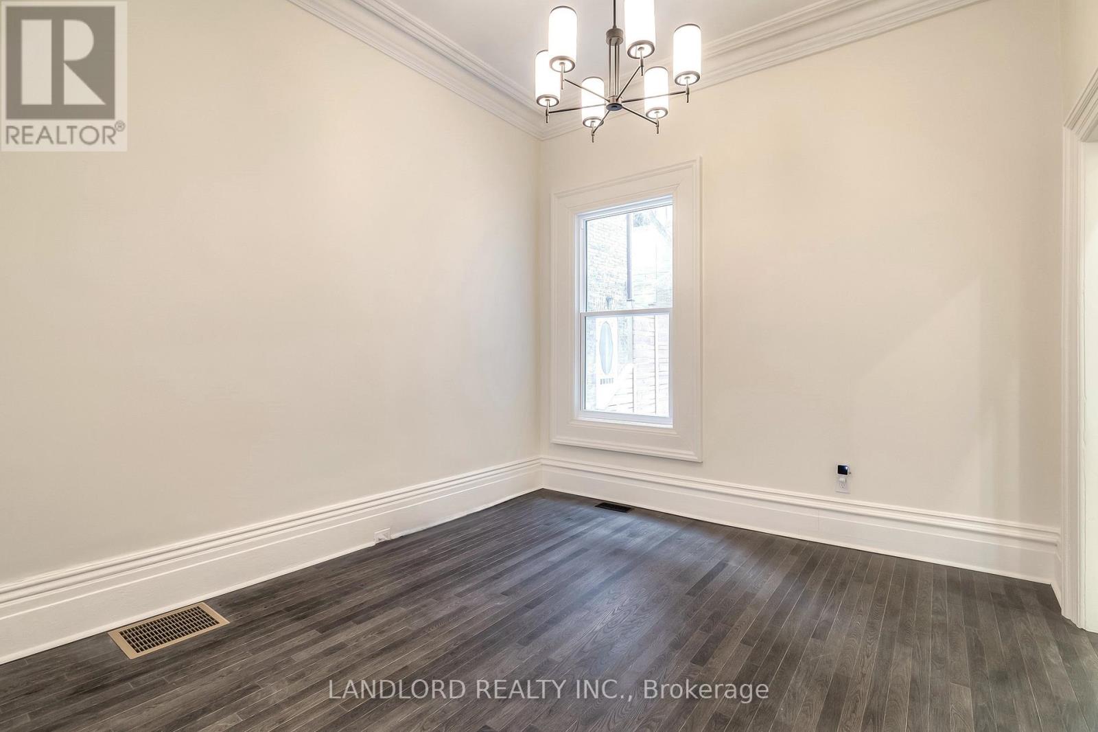 8 Draper Street, Toronto, Ontario  M5V 2M4 - Photo 8 - C12881460