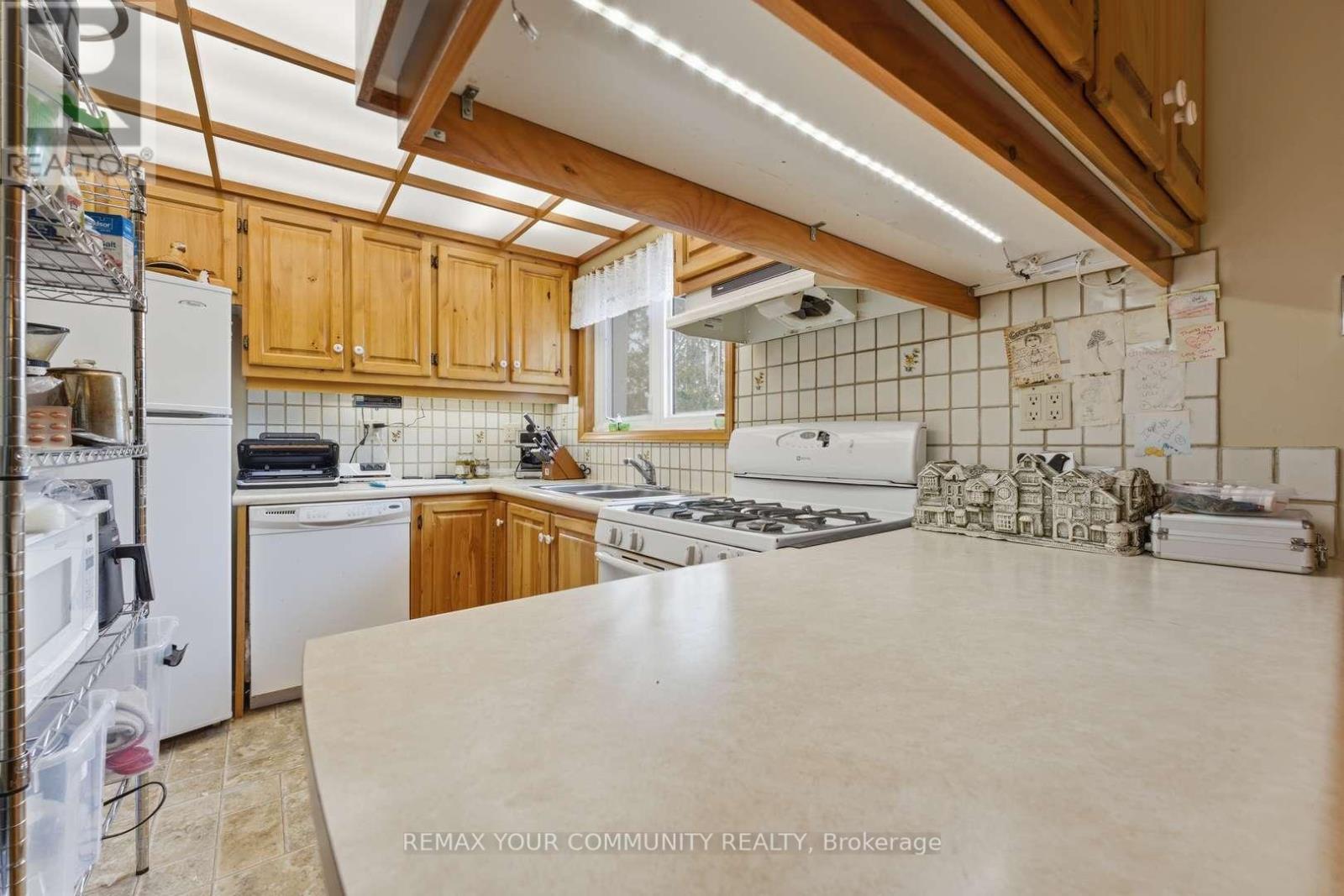 154 Hollingsworth Drive, King, Ontario  L7B 1G8 - Photo 6 - N12881454