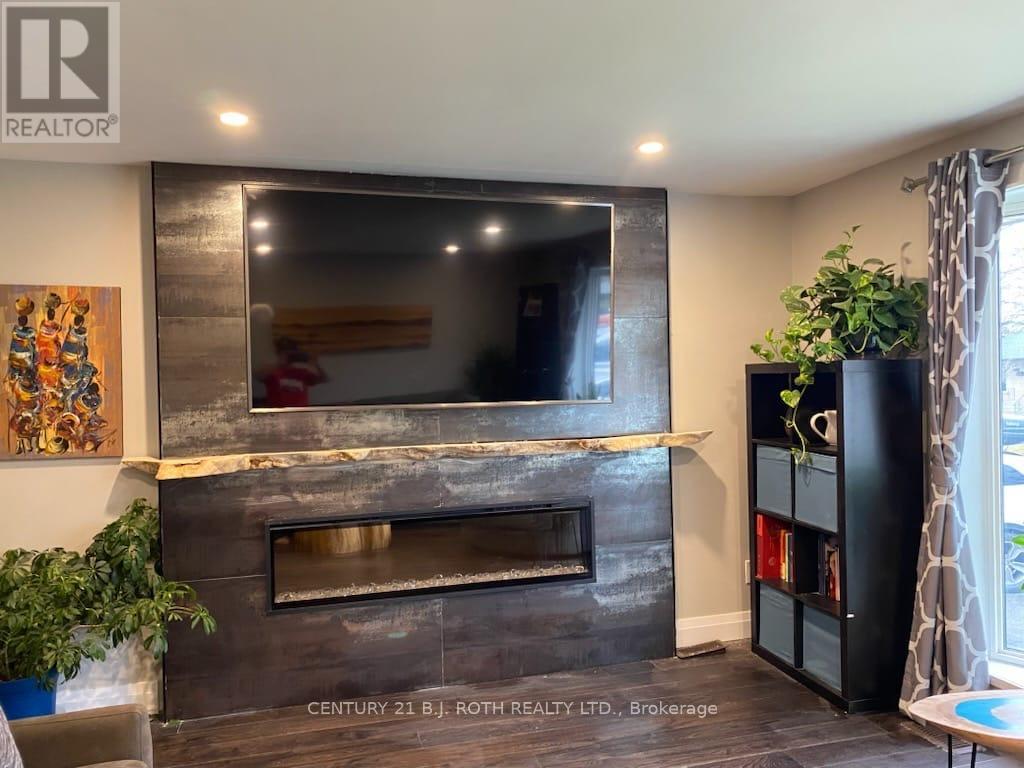 181 Rose Street, Barrie (Wellington), Ontario  L4M 2T8 - Photo 2 - S12881536