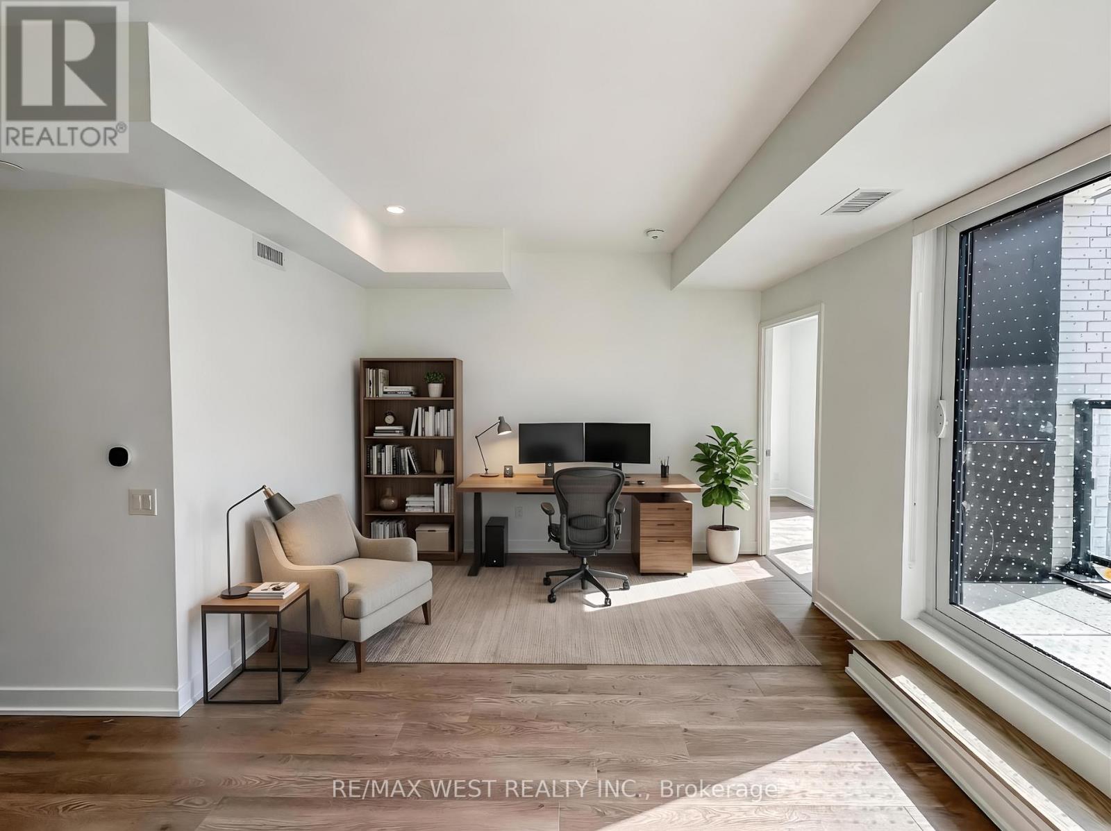 305 - 1660 Bloor Street W, Toronto (High Park North), Ontario  M6P 1A8 - Photo 2 - W12881432