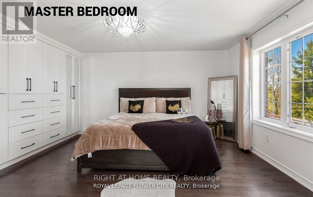 22 Vanwood Crescent, Brampton (Vales Of Castlemore), Ontario  L6P 2X4 - Photo 11 - W12881446