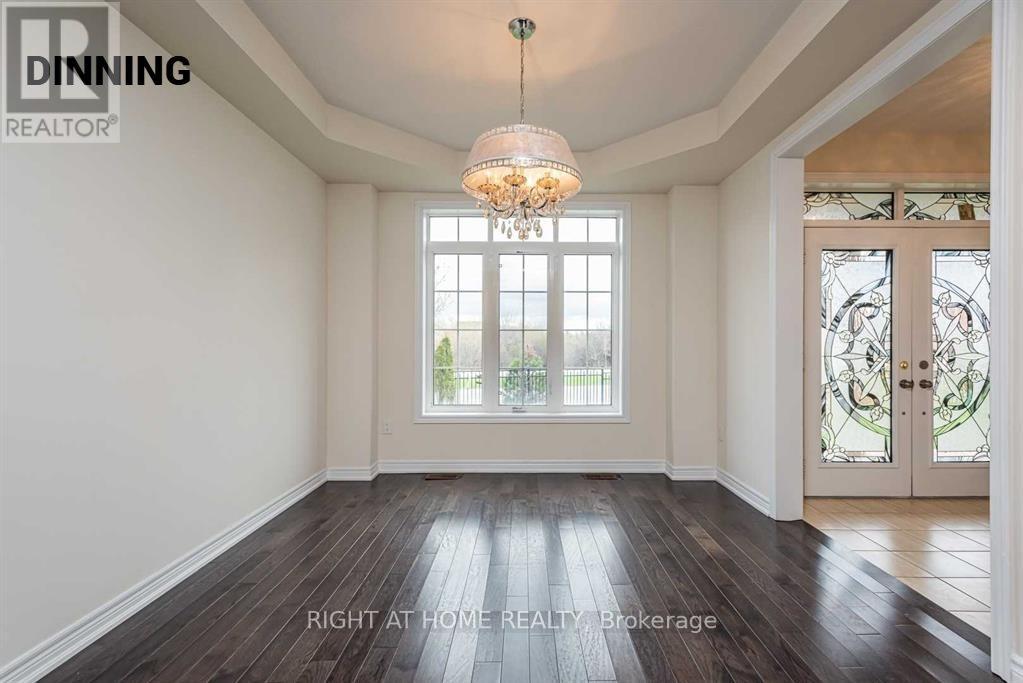 22 Vanwood Crescent, Brampton (Vales Of Castlemore), Ontario  L6P 2X4 - Photo 14 - W12881446