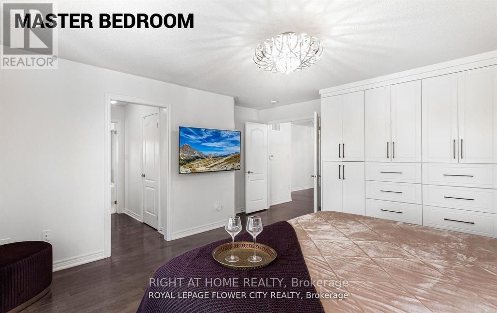 22 Vanwood Crescent, Brampton (Vales Of Castlemore), Ontario  L6P 2X4 - Photo 15 - W12881446