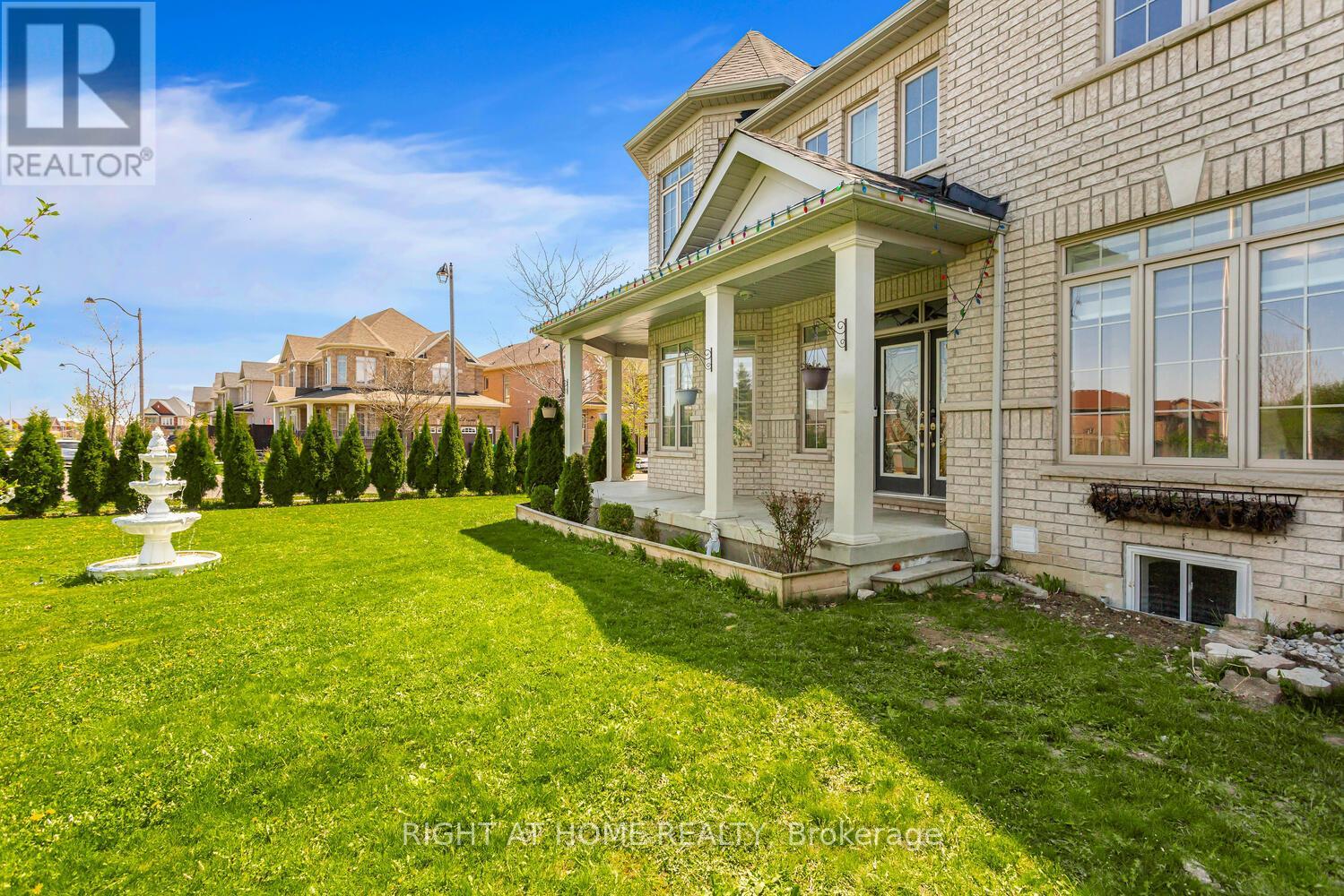 22 Vanwood Crescent, Brampton (Vales Of Castlemore), Ontario  L6P 2X4 - Photo 18 - W12881446