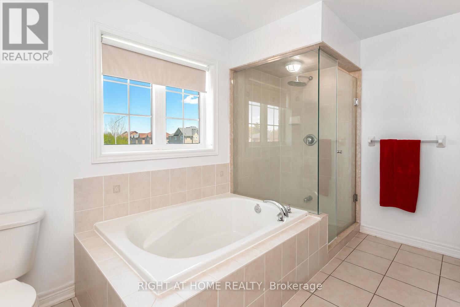 22 Vanwood Crescent, Brampton (Vales Of Castlemore), Ontario  L6P 2X4 - Photo 20 - W12881446