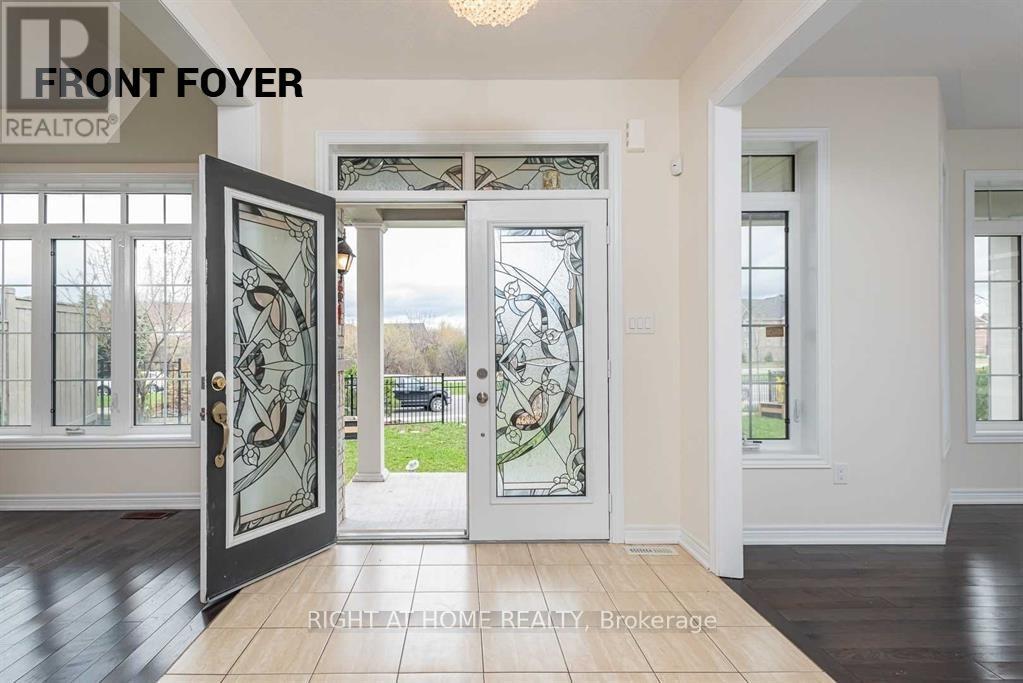 22 Vanwood Crescent, Brampton (Vales Of Castlemore), Ontario  L6P 2X4 - Photo 3 - W12881446