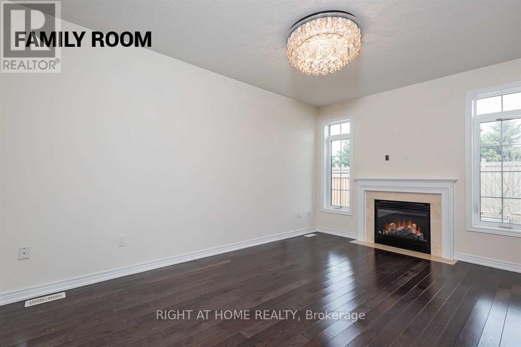 22 Vanwood Crescent, Brampton (Vales Of Castlemore), Ontario  L6P 2X4 - Photo 4 - W12881446