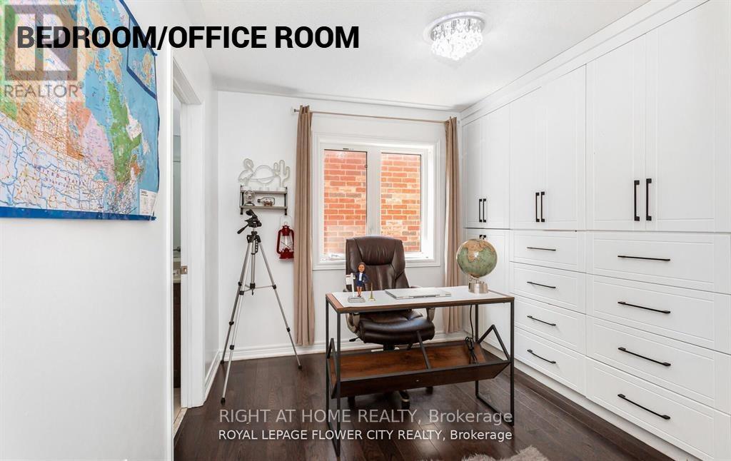 22 Vanwood Crescent, Brampton (Vales Of Castlemore), Ontario  L6P 2X4 - Photo 7 - W12881446