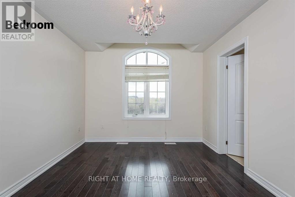 22 Vanwood Crescent, Brampton (Vales Of Castlemore), Ontario  L6P 2X4 - Photo 8 - W12881446