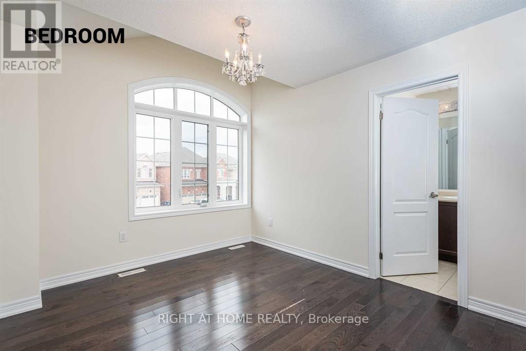 22 Vanwood Crescent, Brampton (Vales Of Castlemore), Ontario  L6P 2X4 - Photo 9 - W12881446