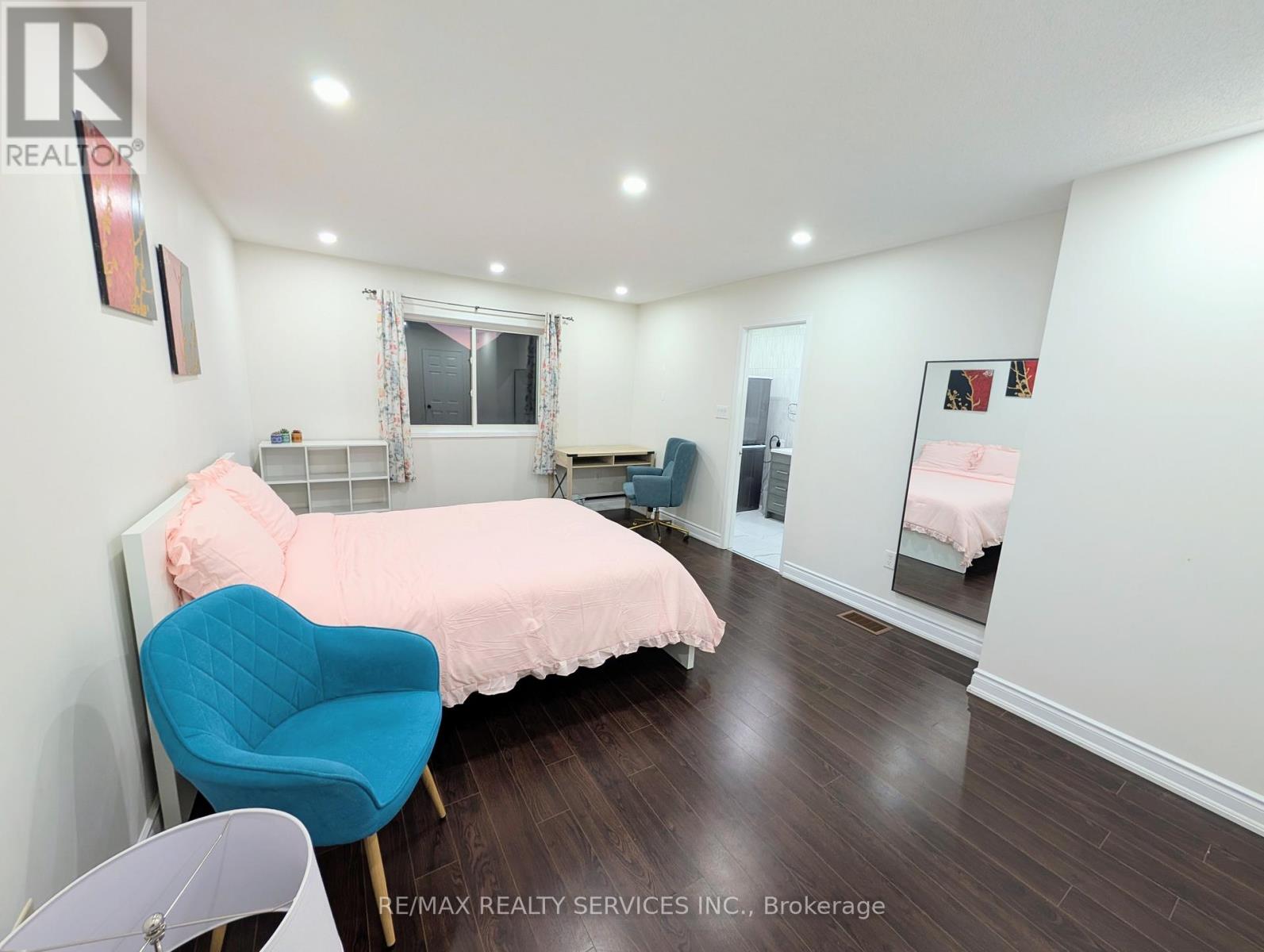 Upper - 5568 Freshwater Drive, Mississauga, Ontario  L5M 7M8 - Photo 10 - W12881496