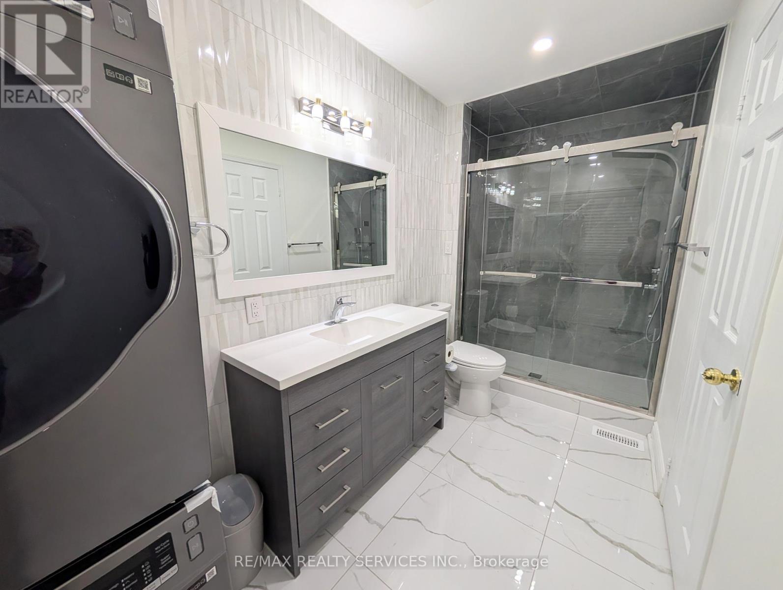 Upper - 5568 Freshwater Drive, Mississauga, Ontario  L5M 7M8 - Photo 13 - W12881496