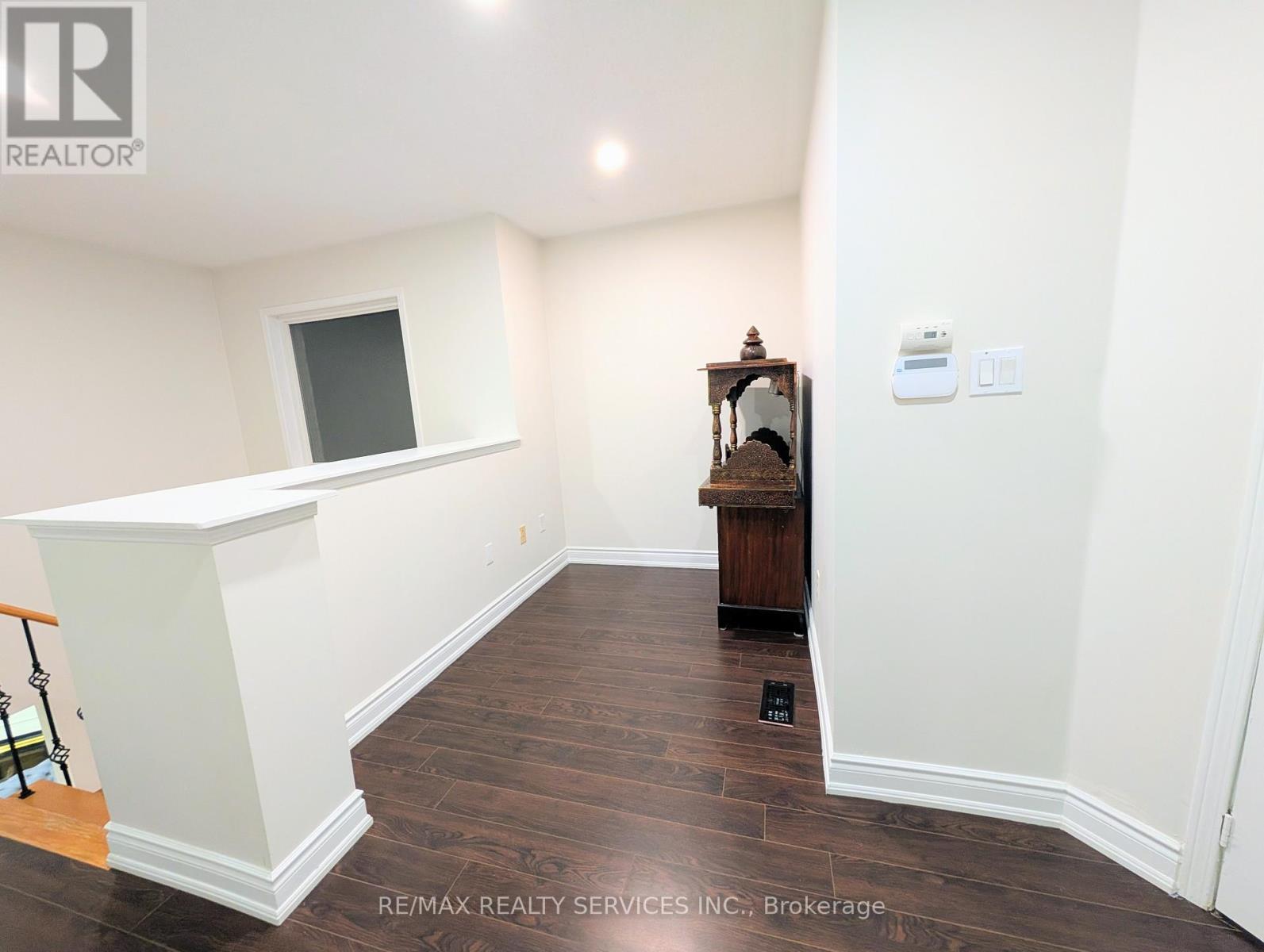 Upper - 5568 Freshwater Drive, Mississauga, Ontario  L5M 7M8 - Photo 15 - W12881496