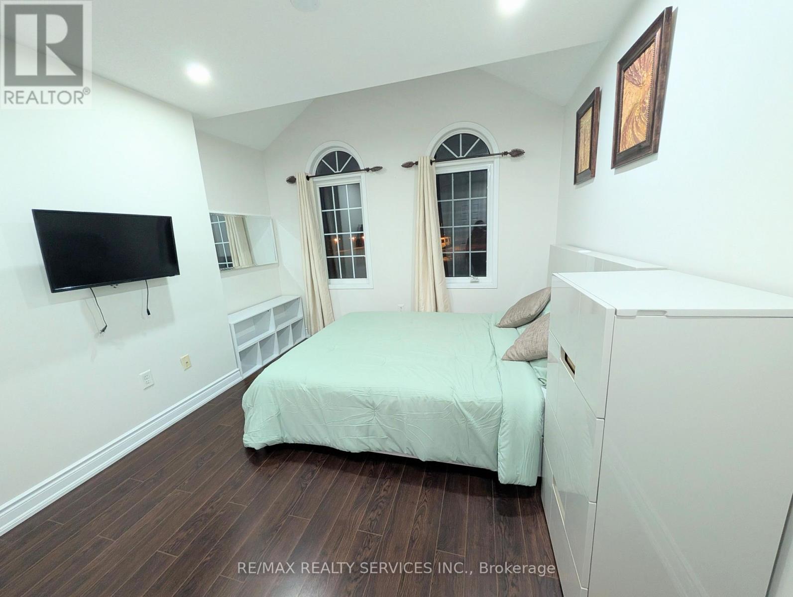 Upper - 5568 Freshwater Drive, Mississauga, Ontario  L5M 7M8 - Photo 16 - W12881496