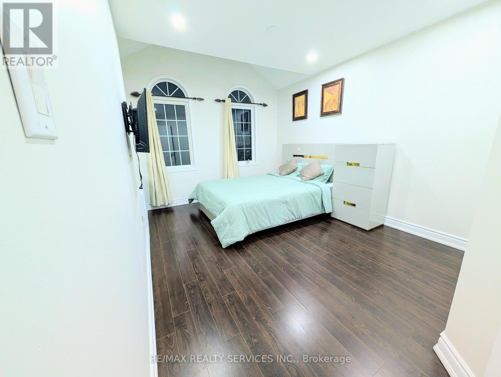 Upper - 5568 Freshwater Drive, Mississauga, Ontario  L5M 7M8 - Photo 17 - W12881496