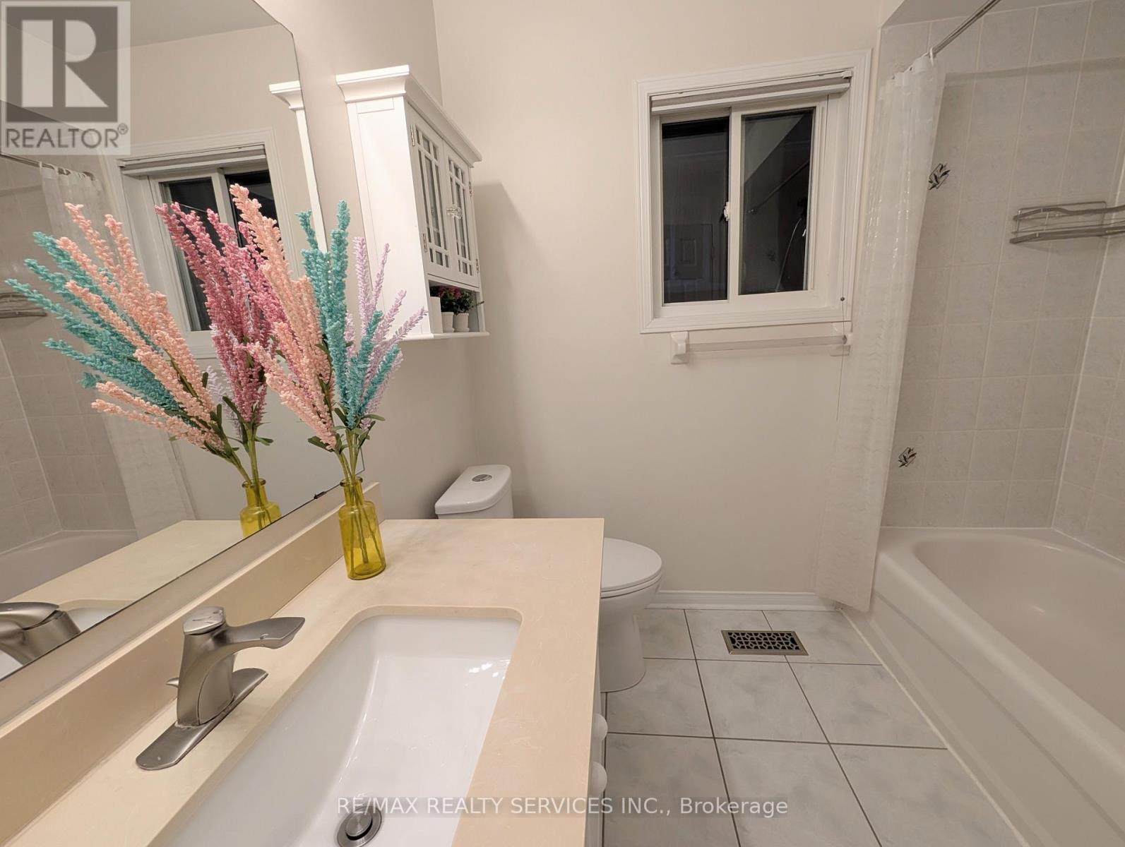 Upper - 5568 Freshwater Drive, Mississauga, Ontario  L5M 7M8 - Photo 18 - W12881496