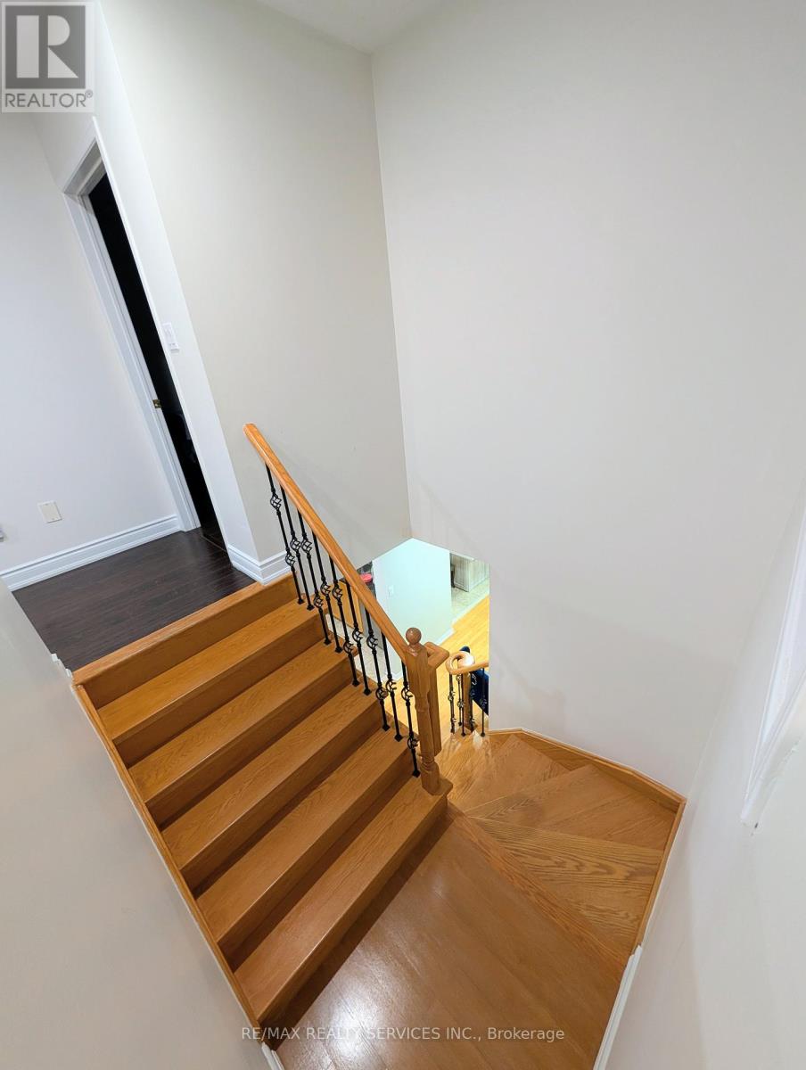 Upper - 5568 Freshwater Drive, Mississauga, Ontario  L5M 7M8 - Photo 20 - W12881496