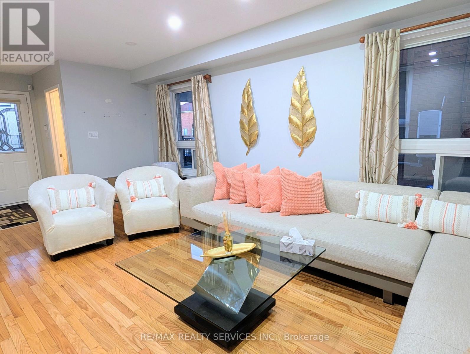 Upper - 5568 Freshwater Drive, Mississauga, Ontario  L5M 7M8 - Photo 3 - W12881496