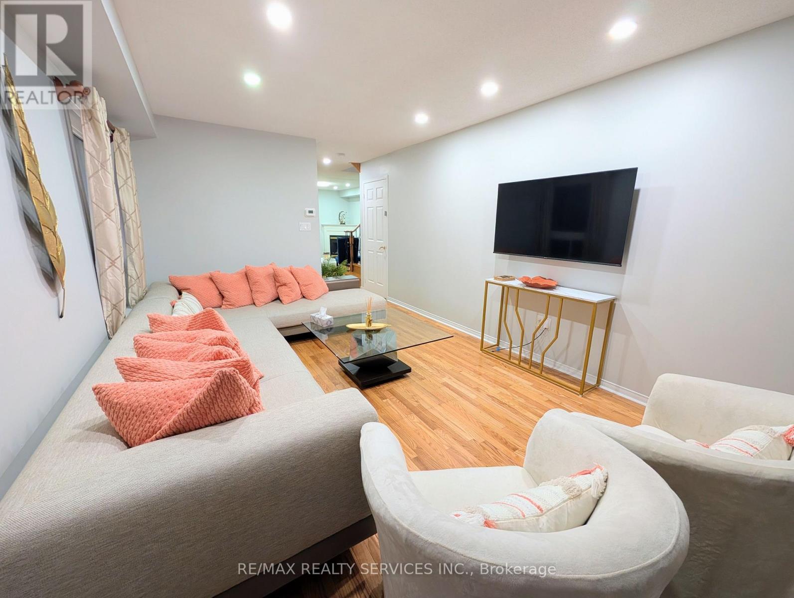 Upper - 5568 Freshwater Drive, Mississauga, Ontario  L5M 7M8 - Photo 4 - W12881496