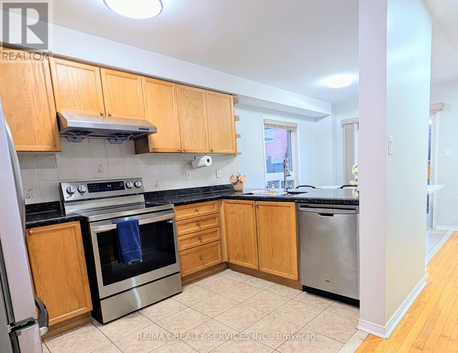 Upper - 5568 Freshwater Drive, Mississauga, Ontario  L5M 7M8 - Photo 6 - W12881496