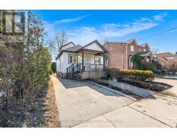 35 WANISKA AVENUE, Toronto, Ontario