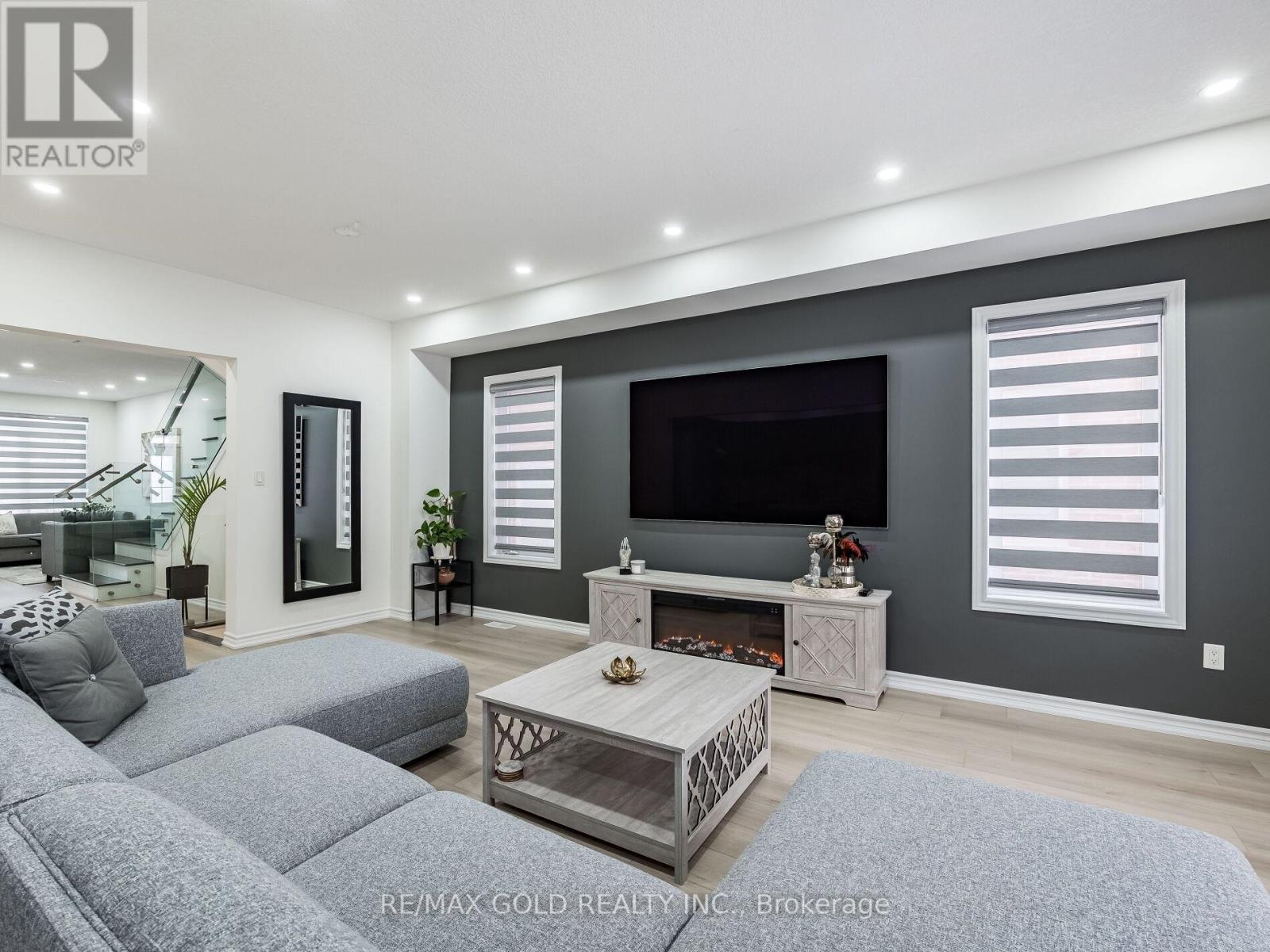 12 Hines Street, Brampton (Northwest Brampton), Ontario  L7A 4X5 - Photo 10 - W12881544